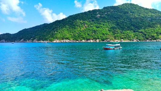 An image of the sea around Koh Tao Island.